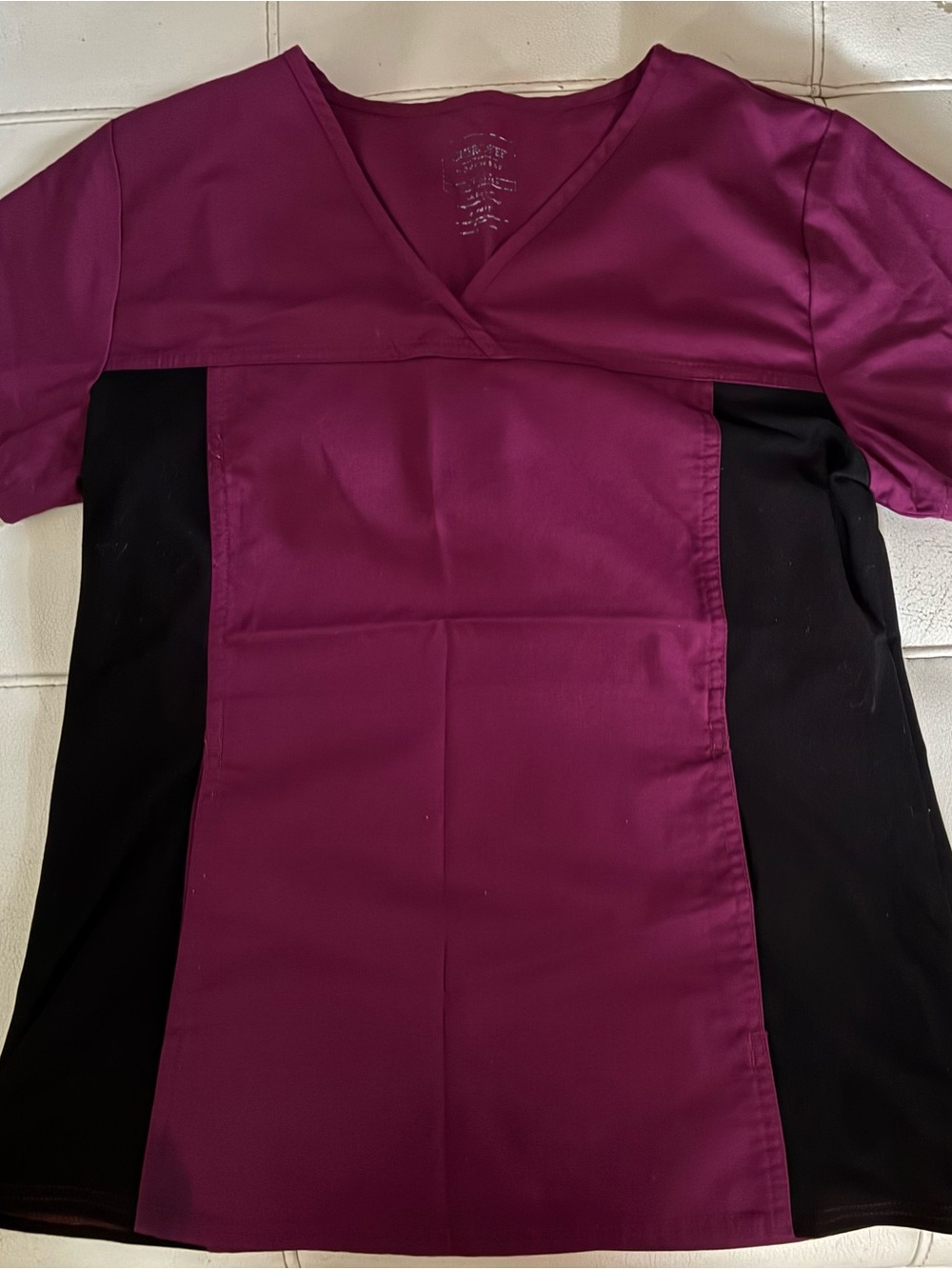 Cherokee Two-Tone V-Neck Scrub Top in Berry and Black